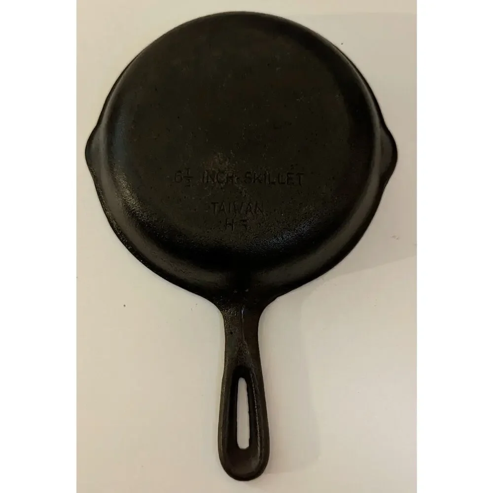 Unmarked Cast Iron Fry Pan/Skillet Small 6 1/2 inch